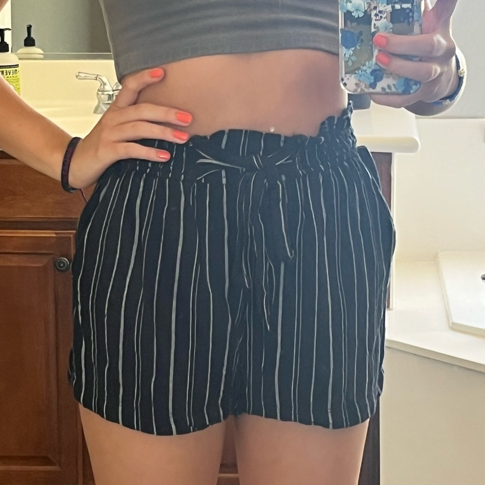Hollister Striped shorts - Picture 2 of 2